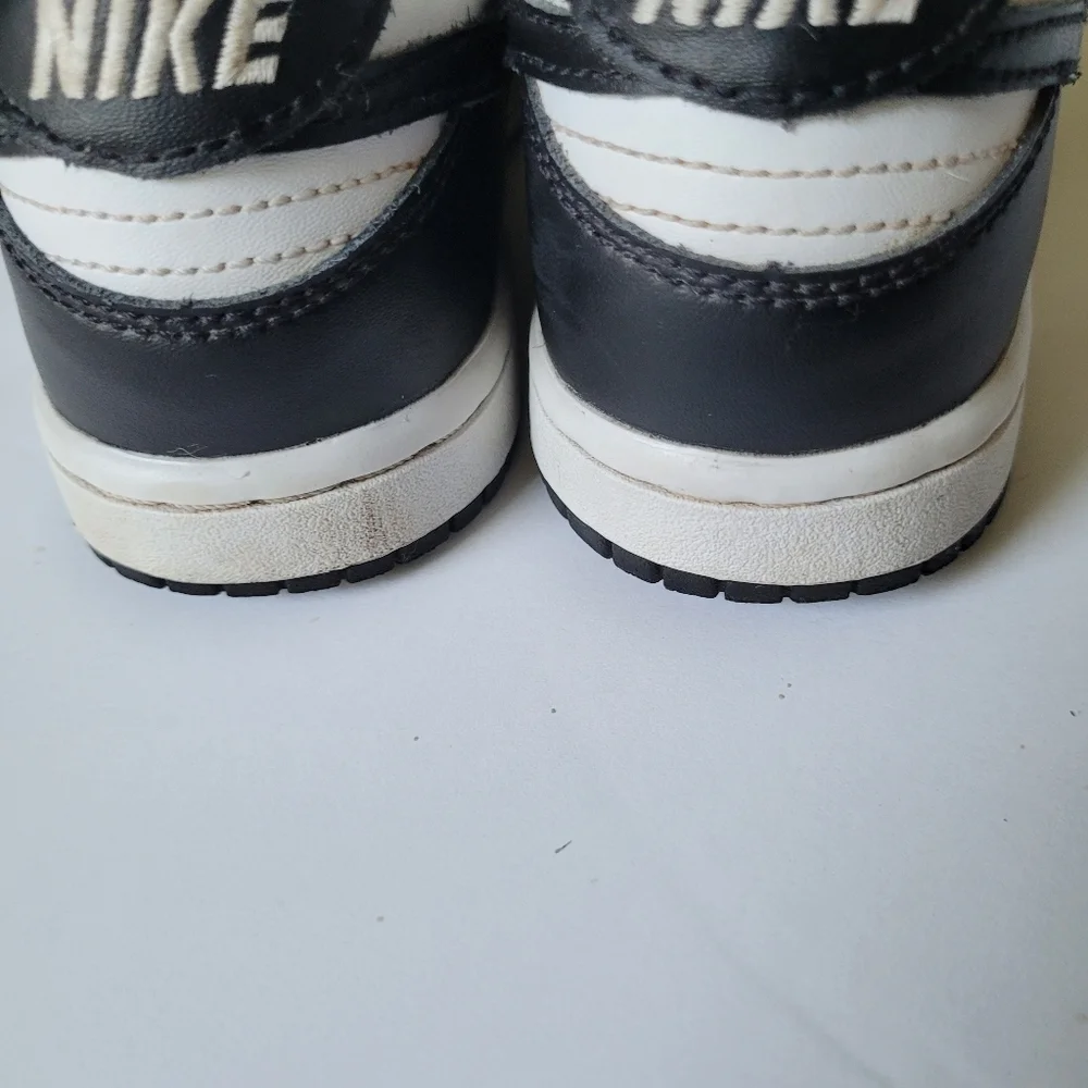 Nike Black and White Sneakers Classic Low-Top Design